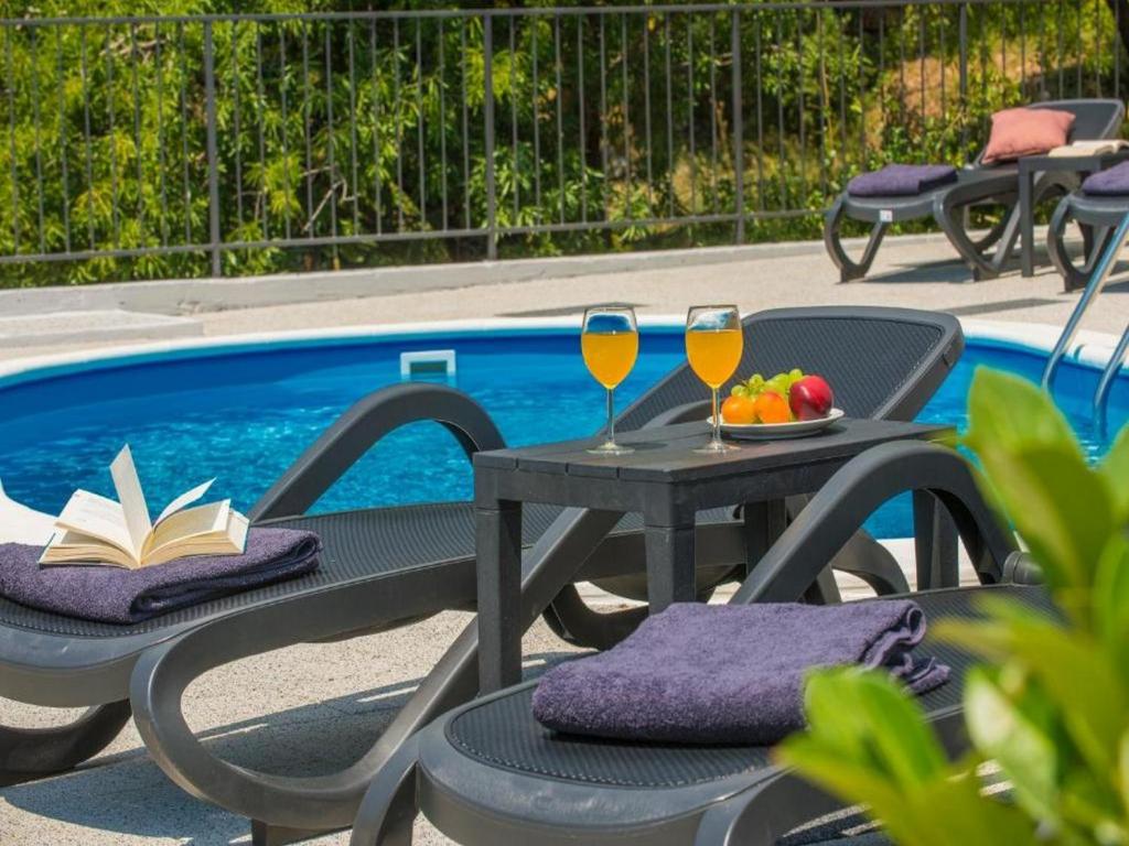 Bazén v ubytovaní Family Holiday Home Nest alebo v jeho blízkosti