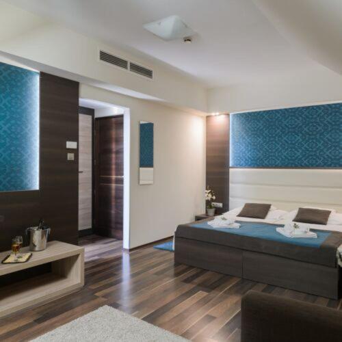 
Deluxe szoba kétszemélyes ággyal vagy 2 külön ággyal - pótággyal
