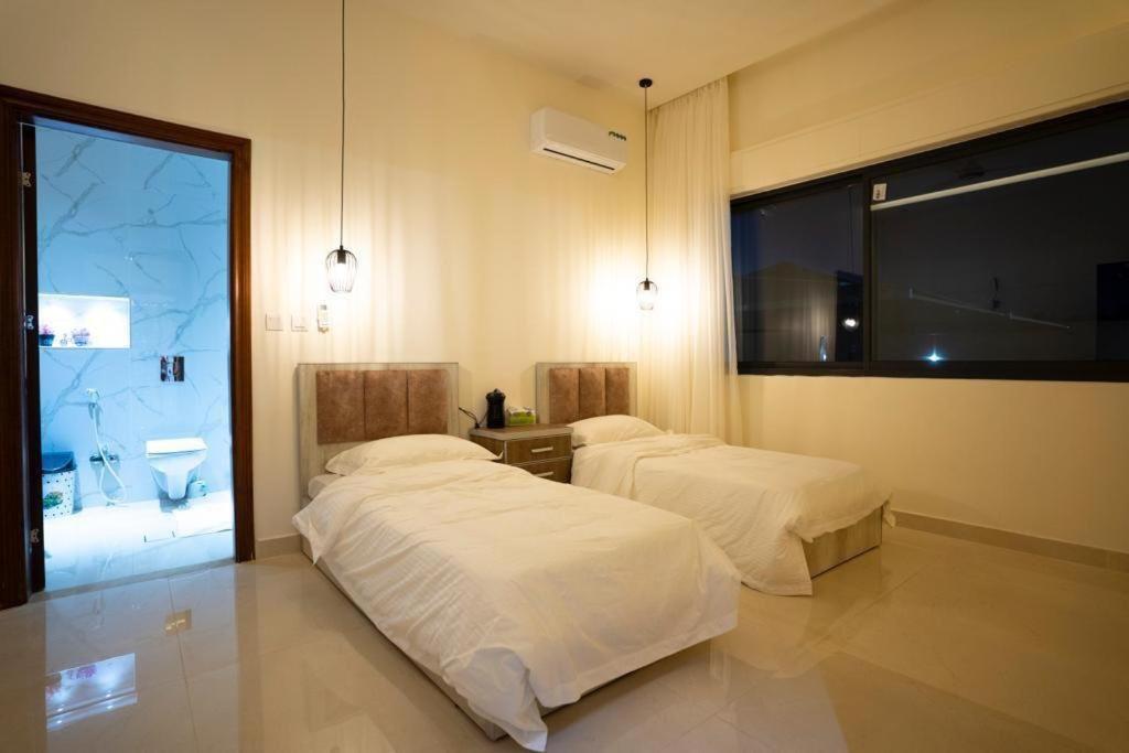En eller flere senge i et værelse på مزرعة وفيلا الريان وادي رم
