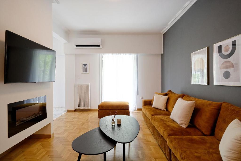 A television and/or entertainment centre at Elegant Big Apartment in Athens Center With Balcony