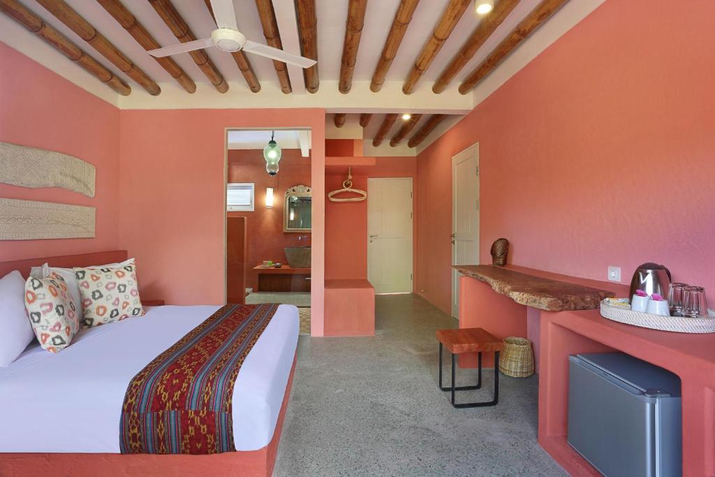 PinkCoco Gili Trawangan - Constant Surprises - for Cool Adults Only - 9