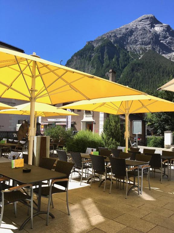 Nespecifikovaný výhled na hory nebo výhled na hory při pohledu z hotelu