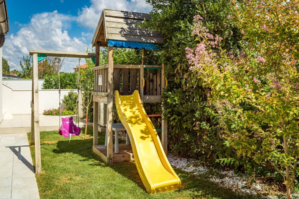 Herní místnost nebo prostor pro děti v ubytování Villa Andrija Family Dream with heated pool at the sea with beautiful garden, outside cinema and kids playground