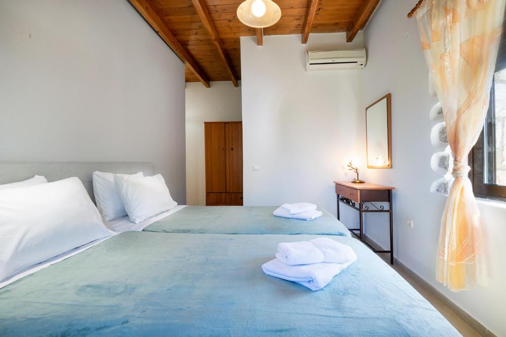 Posteľ alebo postele v izbe v ubytovaní Cretan Residence Villa