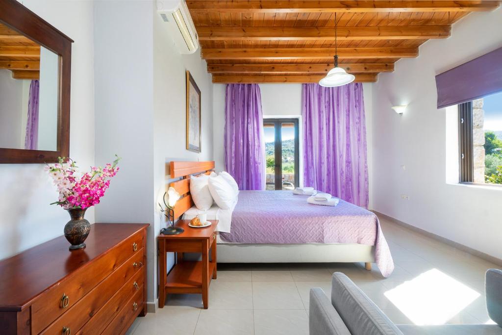 Posteľ alebo postele v izbe v ubytovaní Cretan Residence Villa