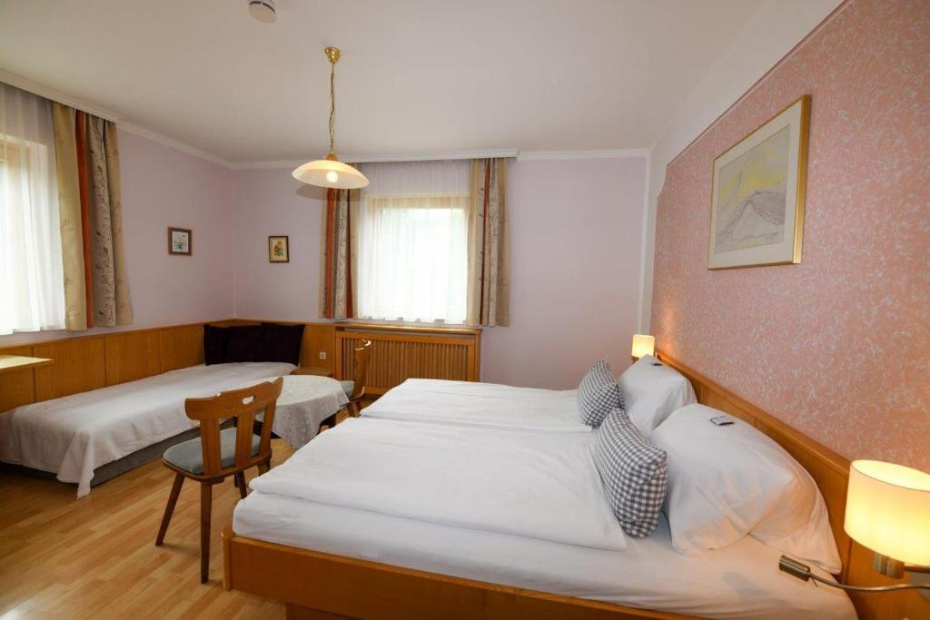 Postel nebo postele na pokoji v ubytování Haus Miriam