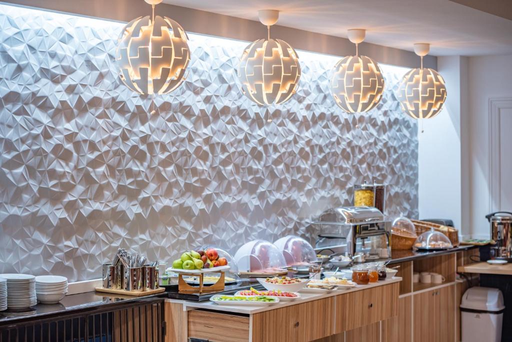 Kuchyň nebo kuchyňský kout v ubytování Orbeli Hotel Yerevan