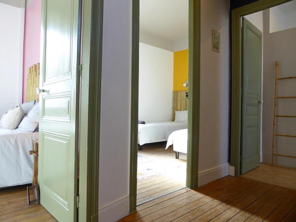 an open door to a room with a bedroom at Les 3 Graces, Cayeux-sur-mer, agréable maison in Cayeux-sur-Mer