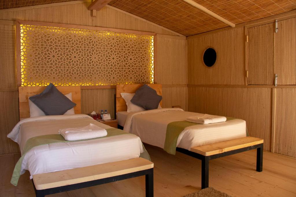 Postel nebo postele na pokoji v ubytování SAMA Ras Al Jinz Resort