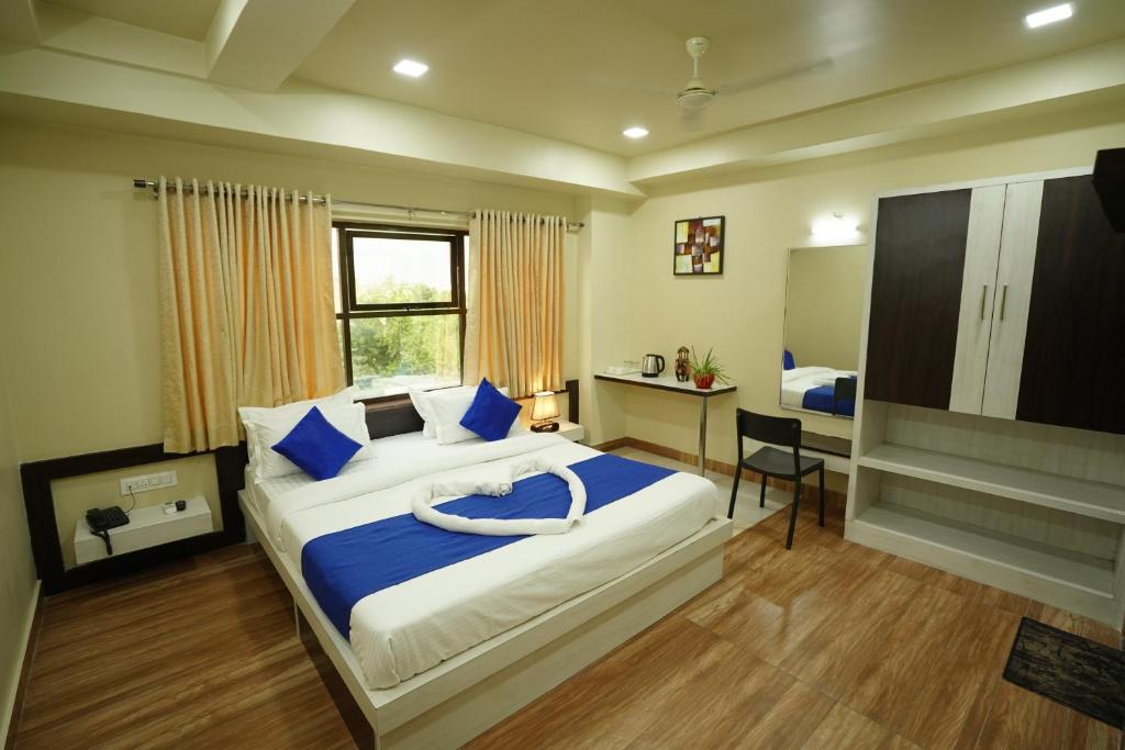 Hotel Silver Cloud - Deluxe Double Room With Extra Bed
