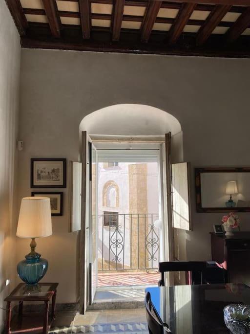 Zdjęcie z galerii obiektu Gran casa señorial de 300m en centro histórico w mieście El Puerto de Santa María