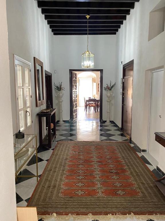 Zdjęcie z galerii obiektu Gran casa señorial de 300m en centro histórico w mieście El Puerto de Santa María
