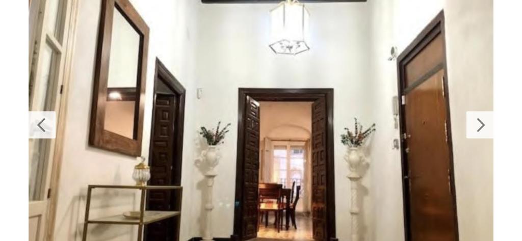 Zdjęcie z galerii obiektu Gran casa señorial de 300m en centro histórico w mieście El Puerto de Santa María