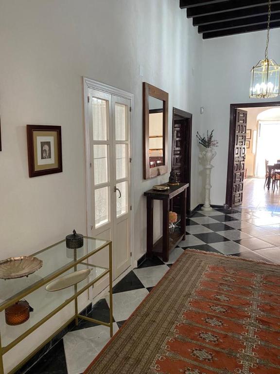 Zdjęcie z galerii obiektu Gran casa señorial de 300m en centro histórico w mieście El Puerto de Santa María