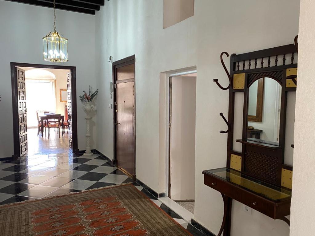 Zdjęcie z galerii obiektu Gran casa señorial de 300m en centro histórico w mieście El Puerto de Santa María