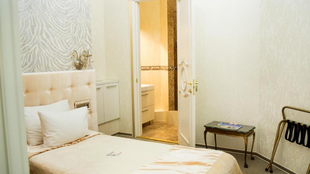 Boutique Spa Casino Hotel Lybid Plaza - Eenpersoonskamer Met Balkon