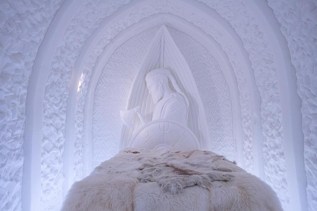 a statue of a virgin in a white room at Sorrisniva Igloo Hotel in Alta