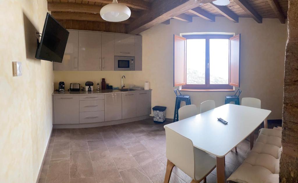 Kuchyň nebo kuchyňský kout v ubytování Casa da Cota