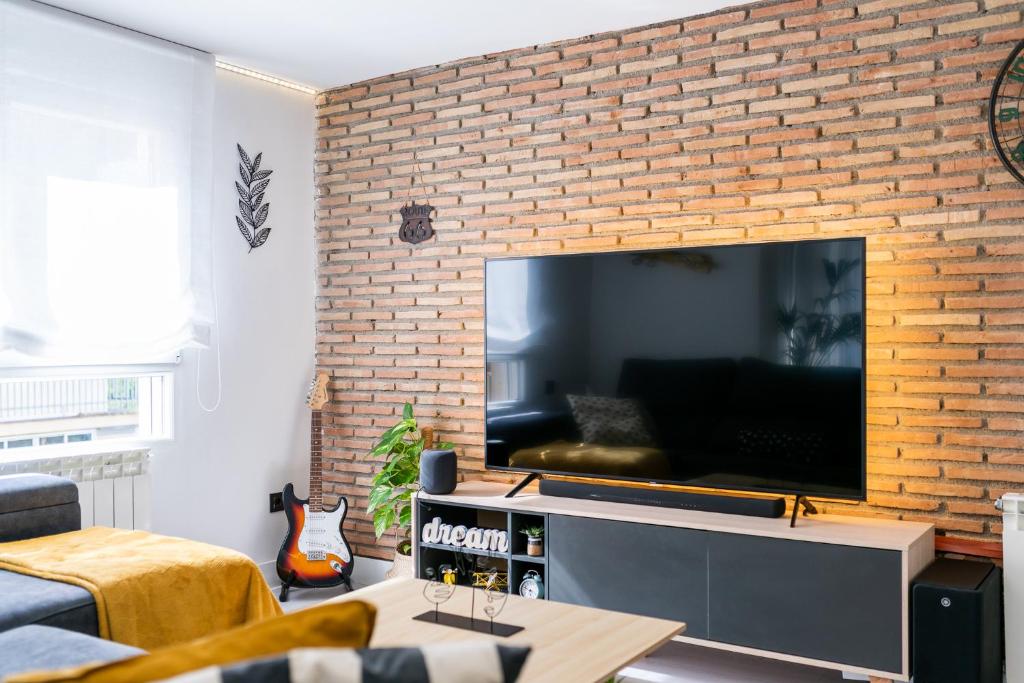 Televízia a/alebo spoločenská miestnosť v ubytovaní Apartamento inteligente con vistas a la Alhambra