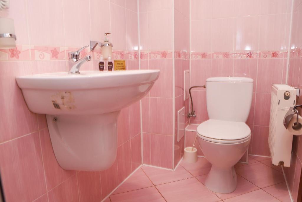 Koupelna v ubytování Erney Laz Hotel