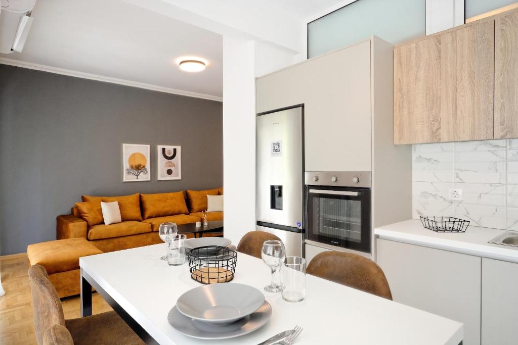 A kitchen or kitchenette at Elegant Big Apartment in Athens Center With Balcony