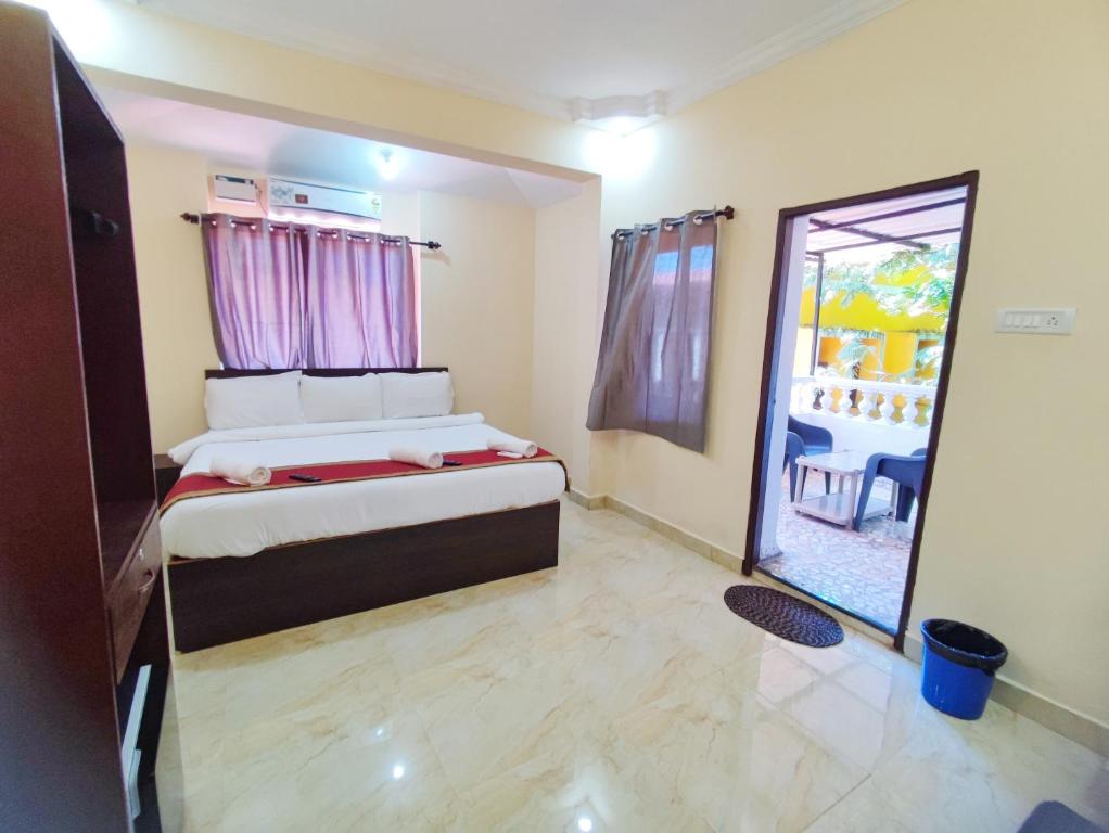 Postel nebo postele na pokoji v ubytování Hotel Candolim Aloft