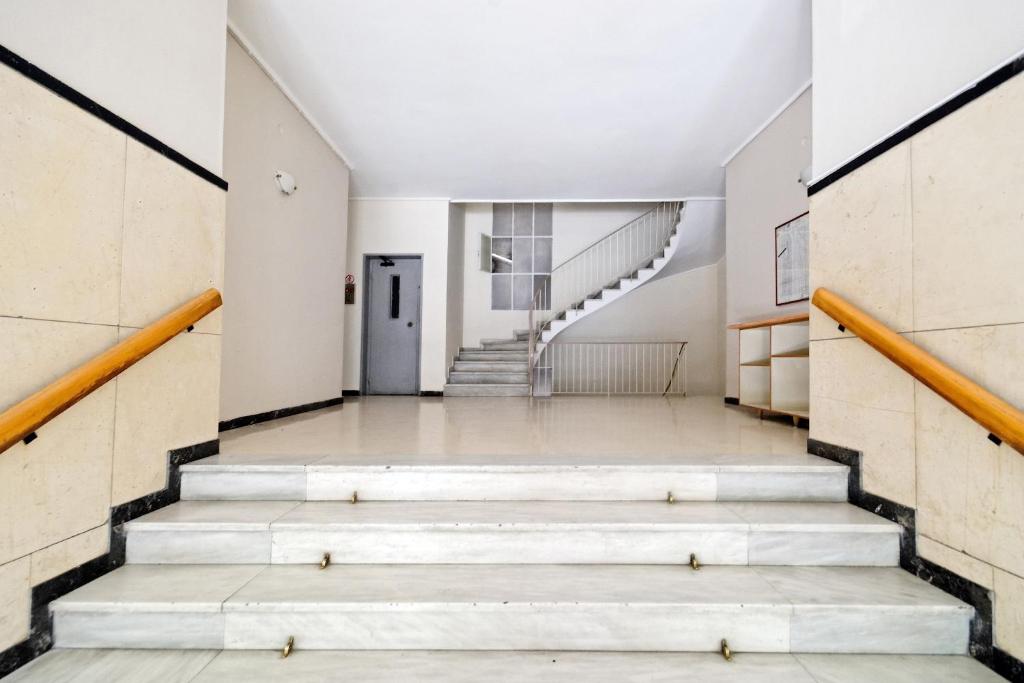 Kép Elegant Big Apartment in Athens Center With Balcony szállásáról Athénban a galériában