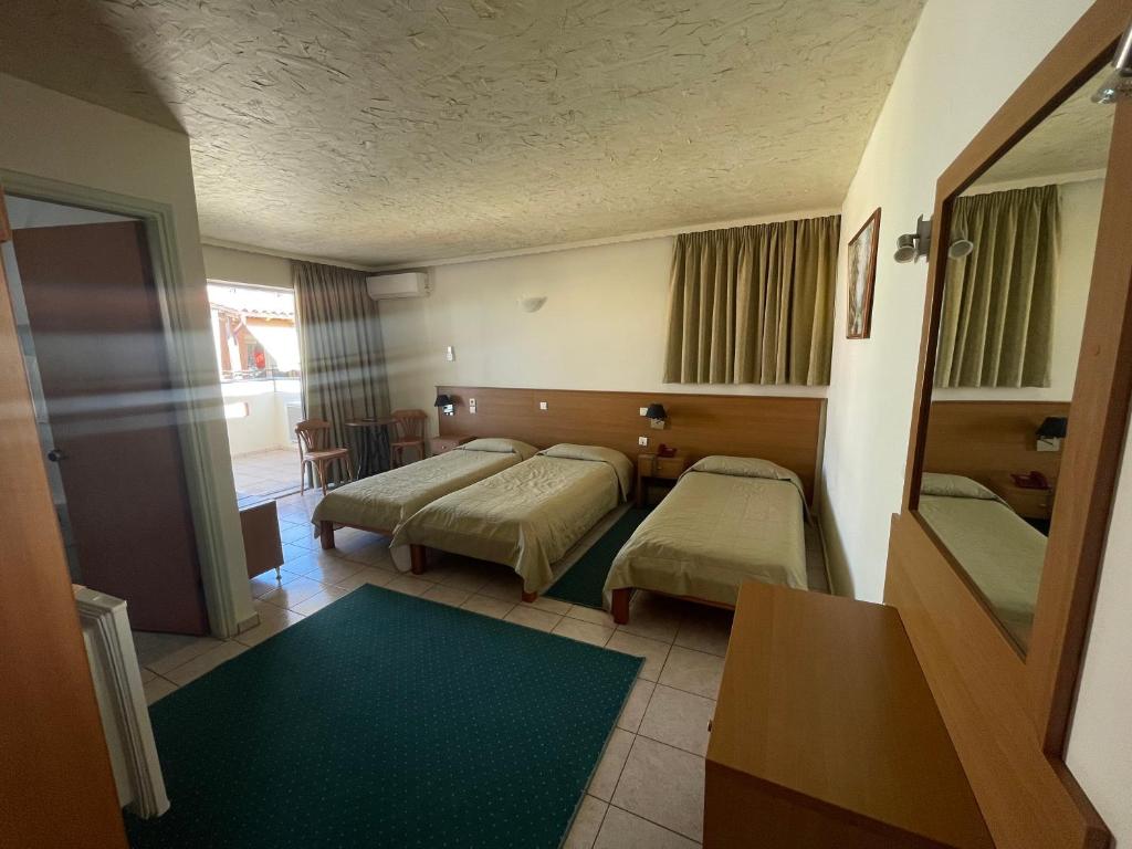 Postel nebo postele na pokoji v ubytování Flisvos