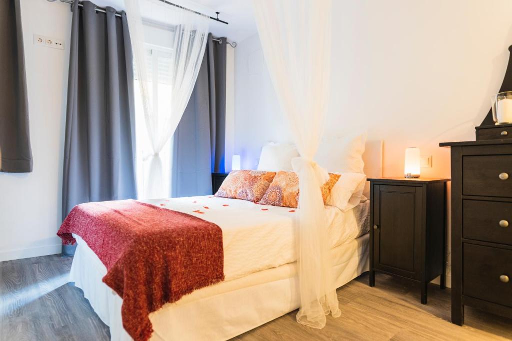 a bedroom with a bed and a window at Villa Antolín in El Molar