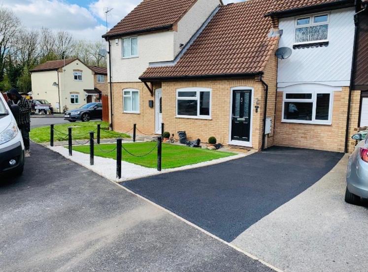 Double room in 3 bed house close to East Midlands Airport and Loughborough University