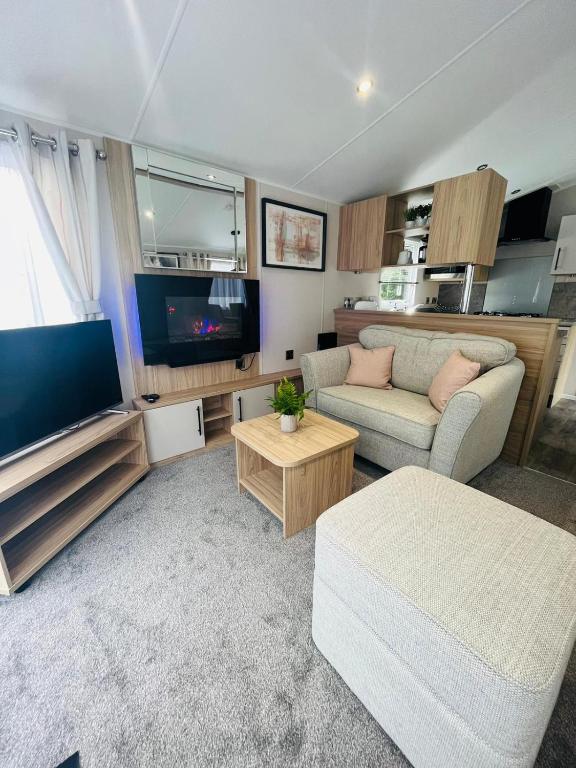 Joema Lodge with Hot Tub - Holiday Home