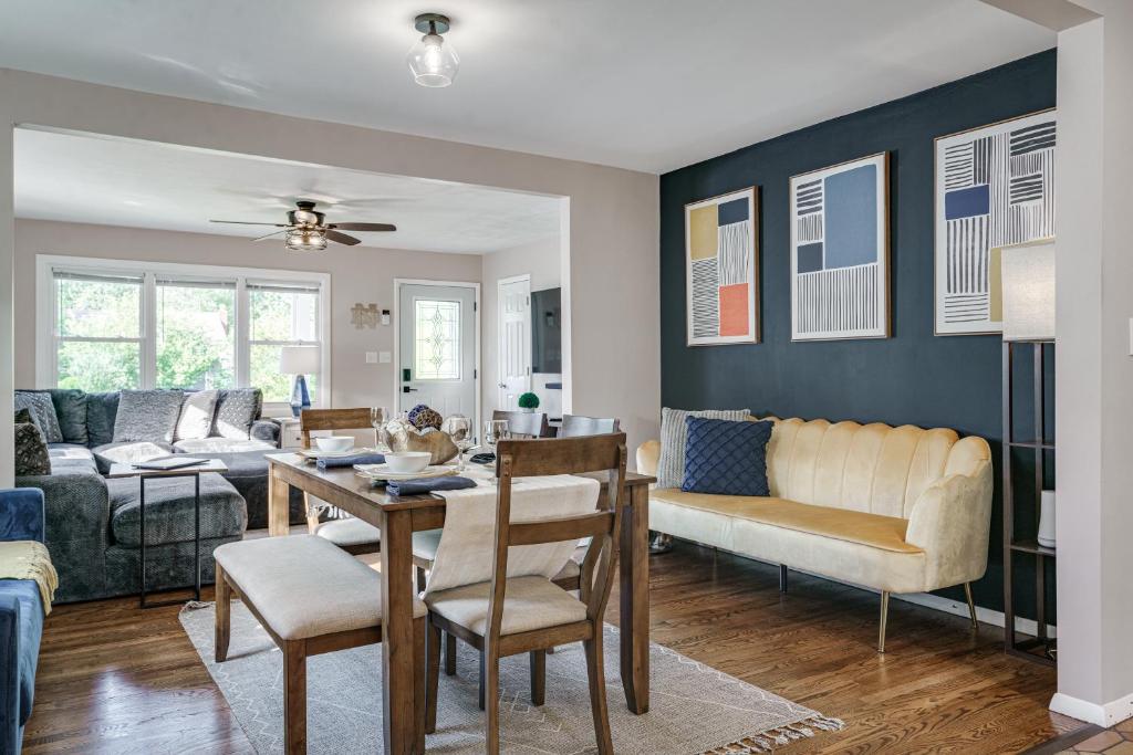 Huge Cozy Modern Luxury Home at Notre Dame, South Bend (updated prices 2024)