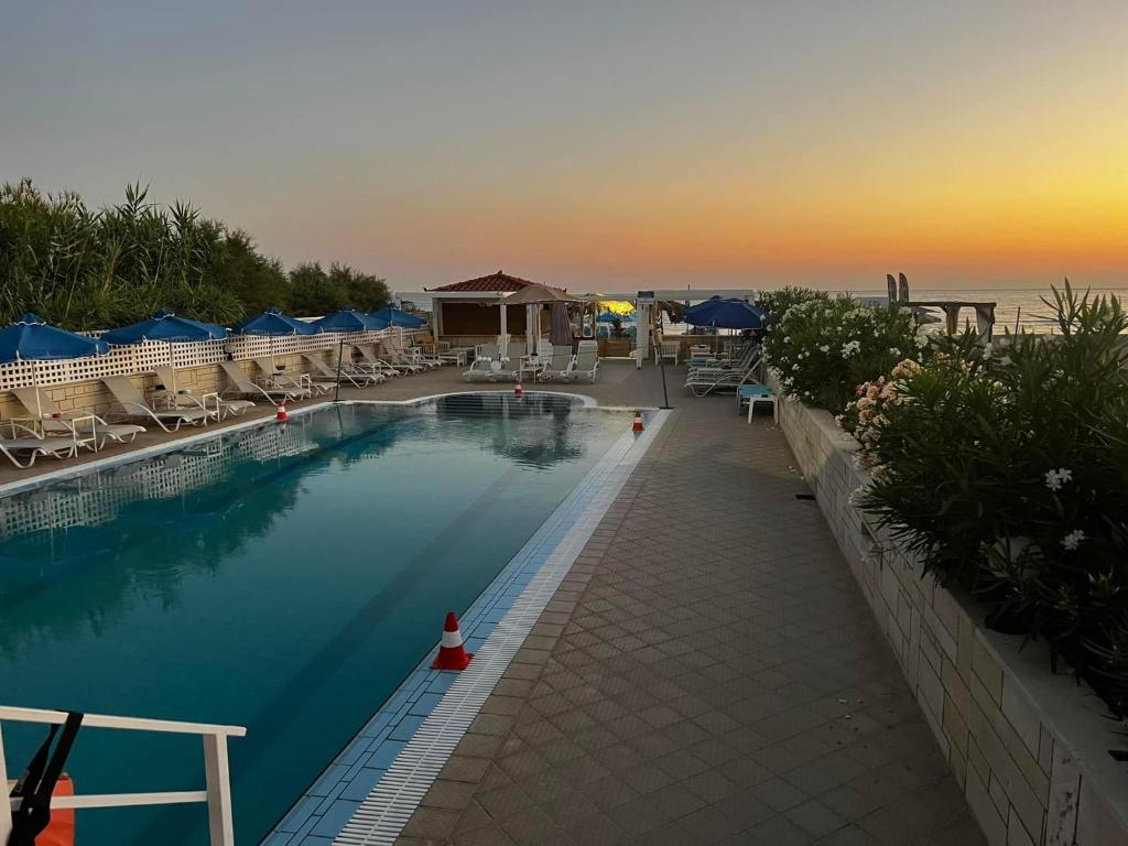 Bazén v ubytování Frank Apartments nebo v jeho okolí