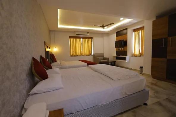 Postel nebo postele na pokoji v ubytování Hotel Woodside Prestige
