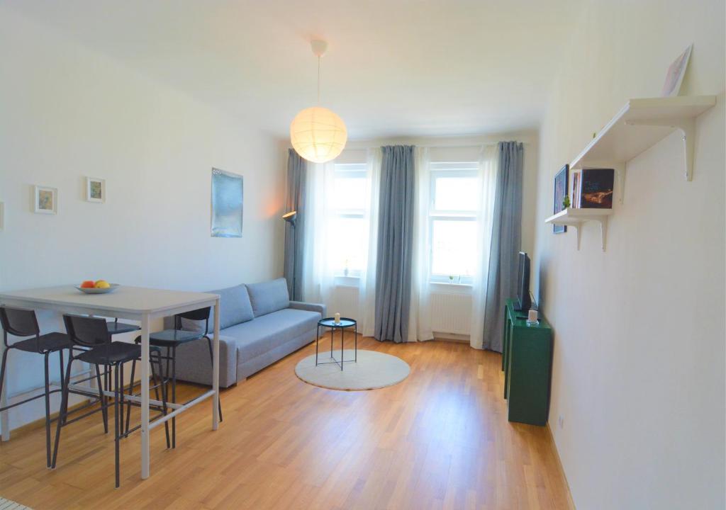 Televízia a/alebo spoločenská miestnosť v ubytovaní 2-Rooms; Stay and relax! Near Vienna Main Station