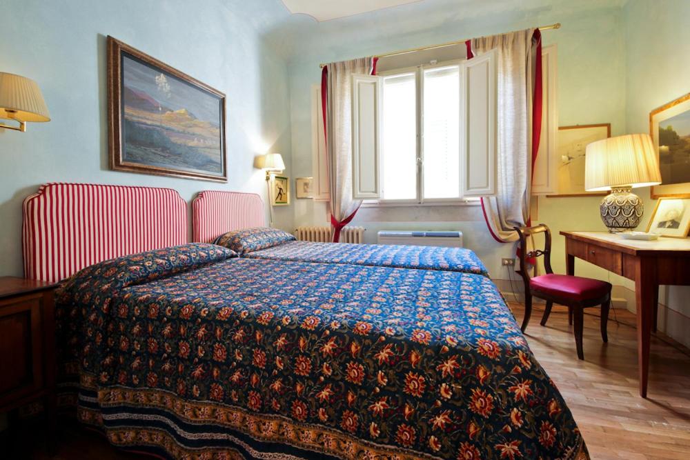A bed or beds in a room at Apartments Florence - Classic Tornabuoni