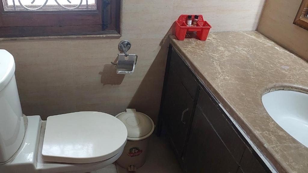 Koupelna v ubytování Hotel Ashray Noida