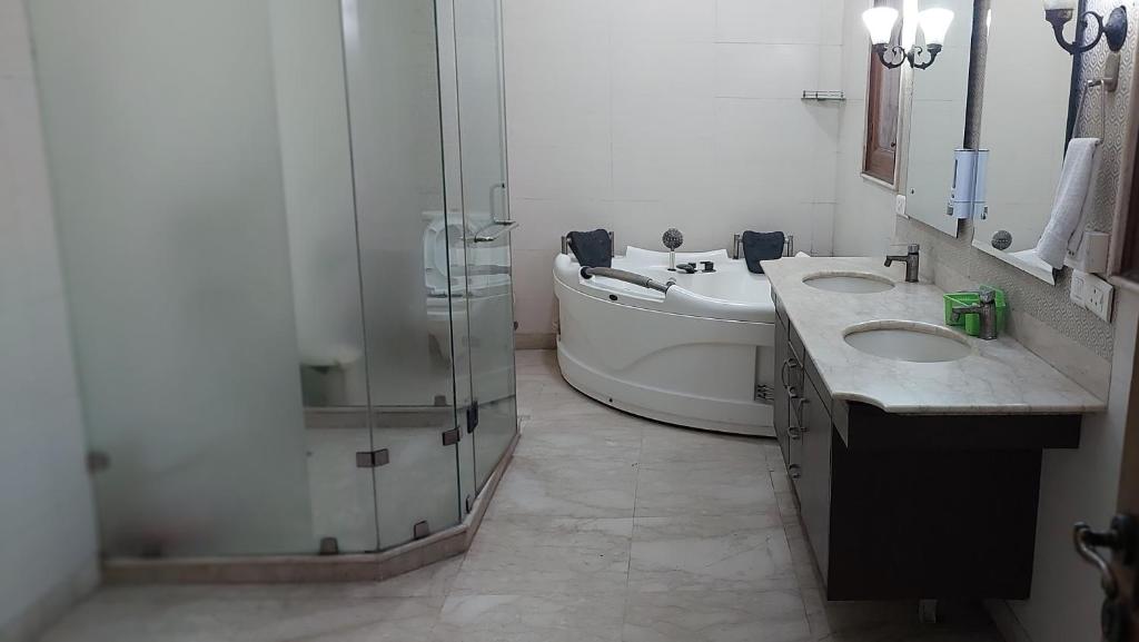 Koupelna v ubytování Hotel Ashray Noida