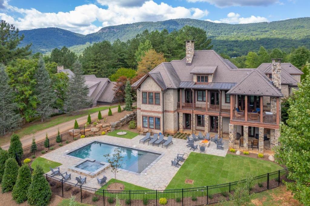 Escape at Bright's Creek Reserve, Mill Spring (updated prices 2024)