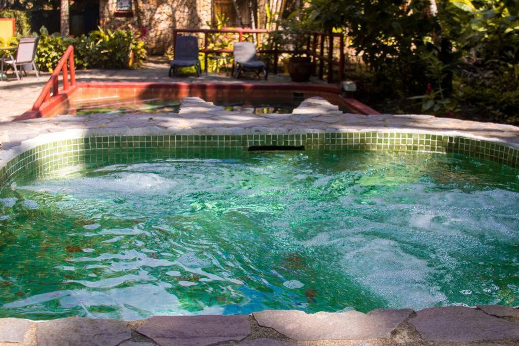 Butterfly Condo w/share pool & Wifi (Costa Rica Quepos)