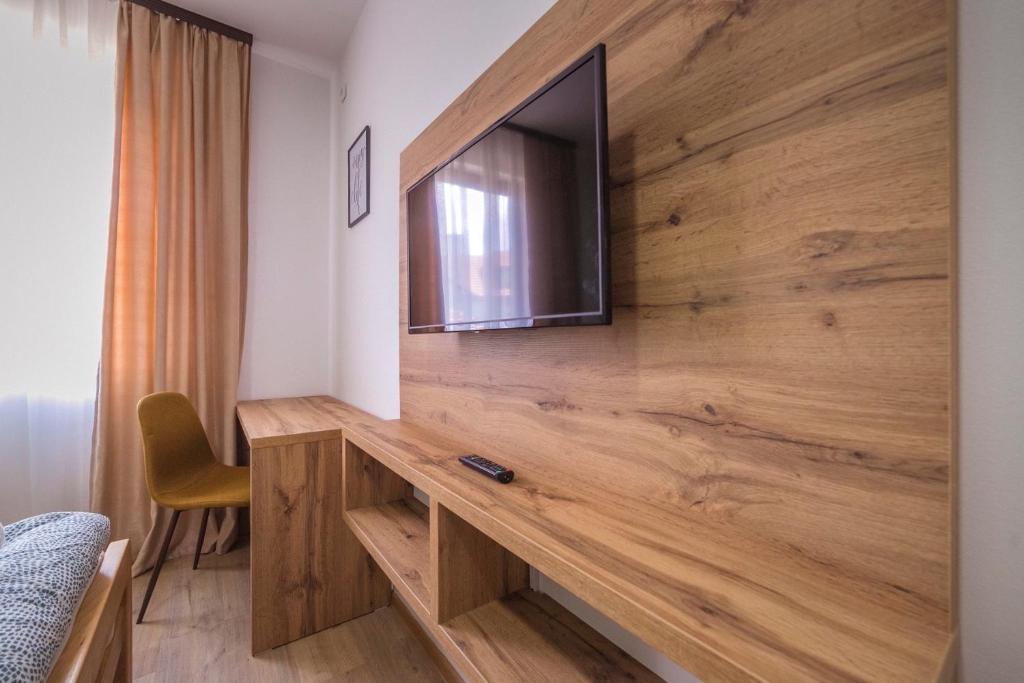 TV a/nebo společenská místnost v ubytování Zoe Pirot