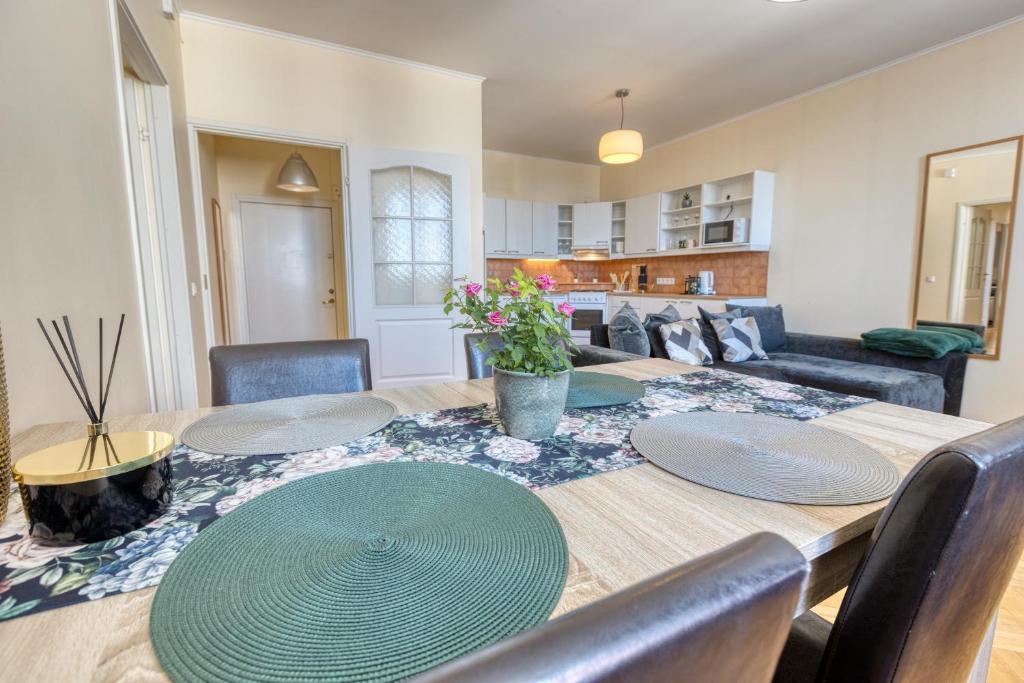 Historic Residence Apartments at Old Town - Two-Bedroom Apartment