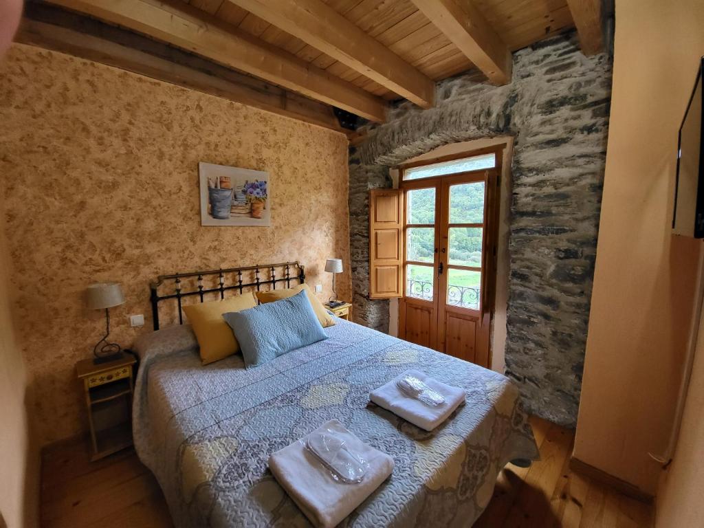 Postel nebo postele na pokoji v ubytování Hotel Rural LA CÁRCEL