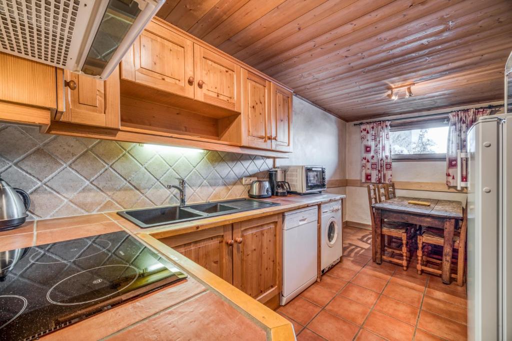 Kuchyňa alebo kuchynka v ubytovaní Chalet Nessa