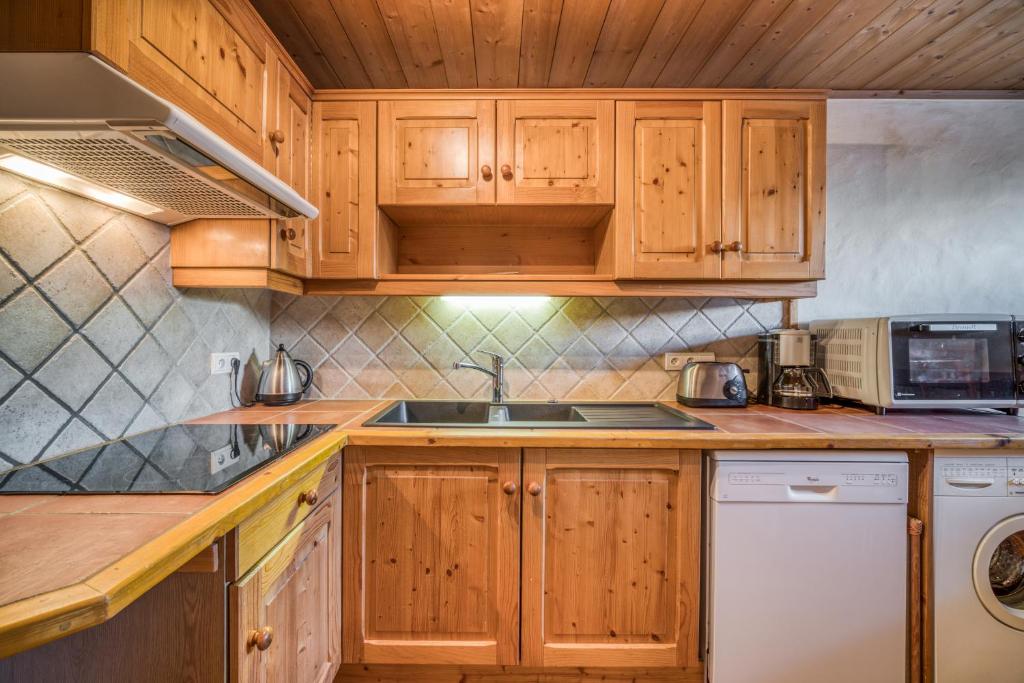 Kuchyňa alebo kuchynka v ubytovaní Chalet Nessa