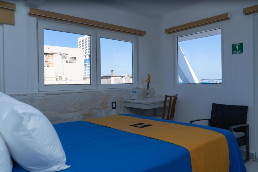 Postel nebo postele na pokoji v ubytování Hawaii Hotel Veracruz