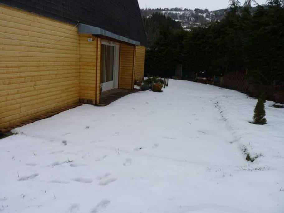 Obiekt Maison lumineuse et spacieuse avec terrain zimą