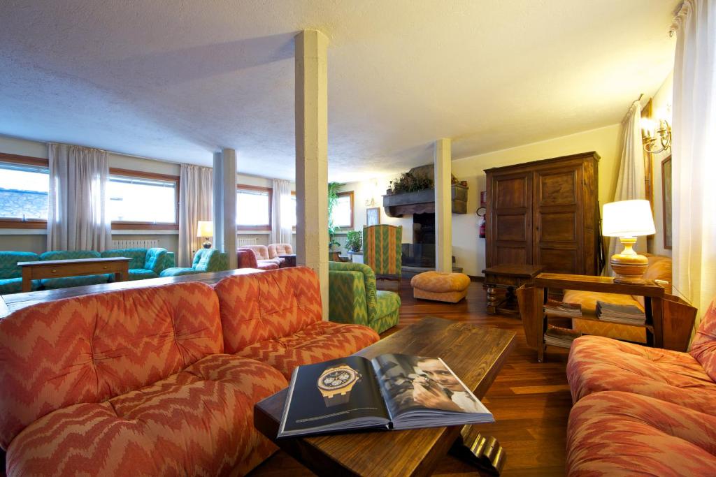 a living room with a couch and a table at Hotel Dolonne in Courmayeur