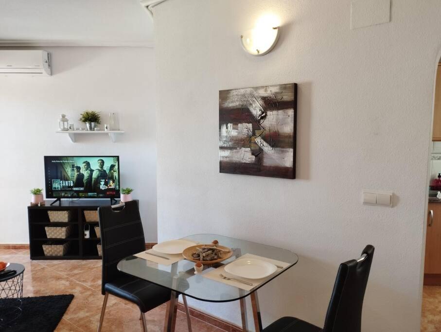 TV a/nebo společenská místnost v ubytování Top floor Torrevieja center apartment