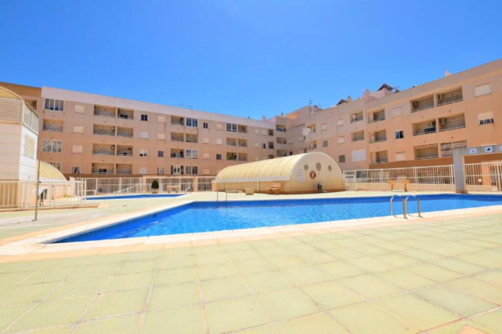 Bazén v ubytování Top floor Torrevieja center apartment nebo v jeho okolí